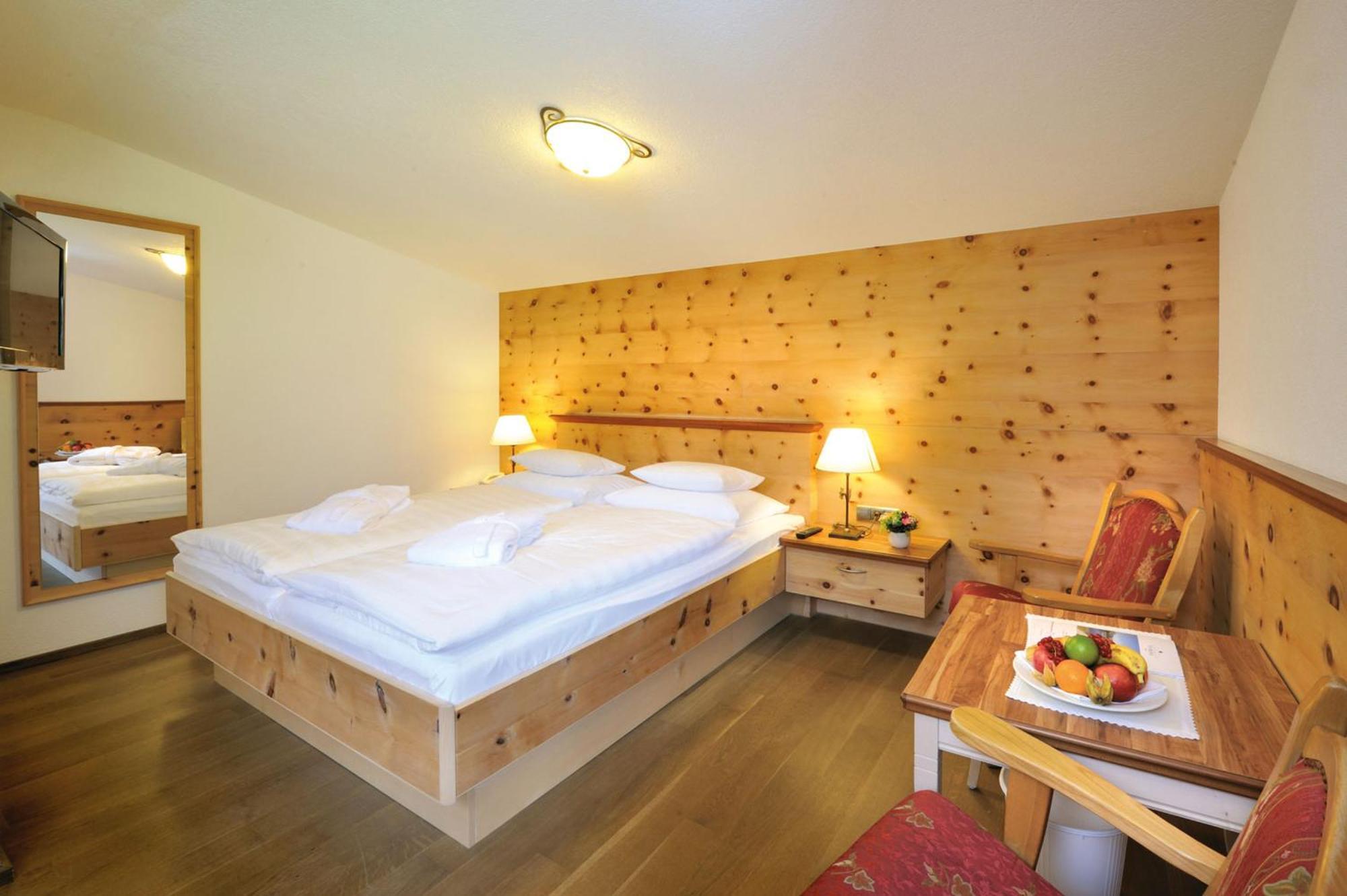 Alpenhotel Tirol Galtuer Exterior photo