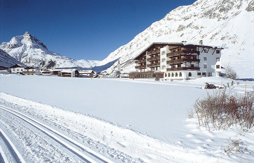 Alpenhotel Tirol Galtuer Exterior photo