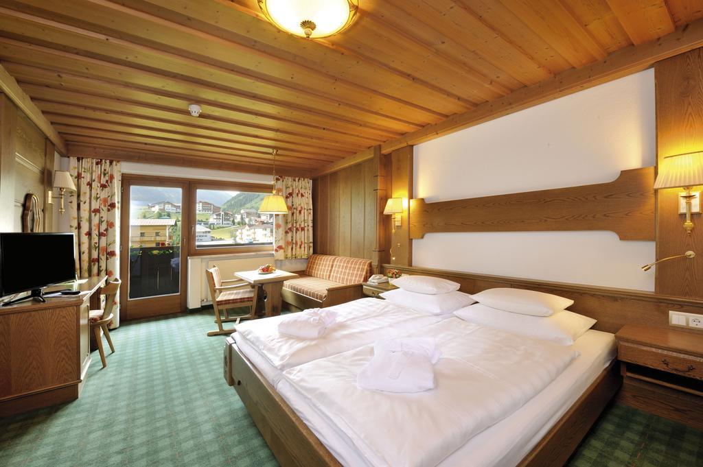 Alpenhotel Tirol Galtuer Exterior photo